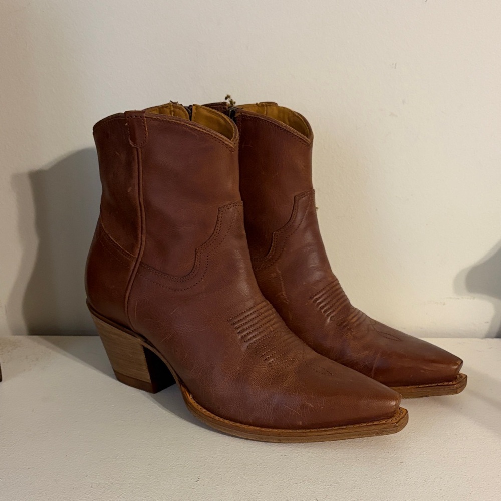 Tecovas Daisy booties